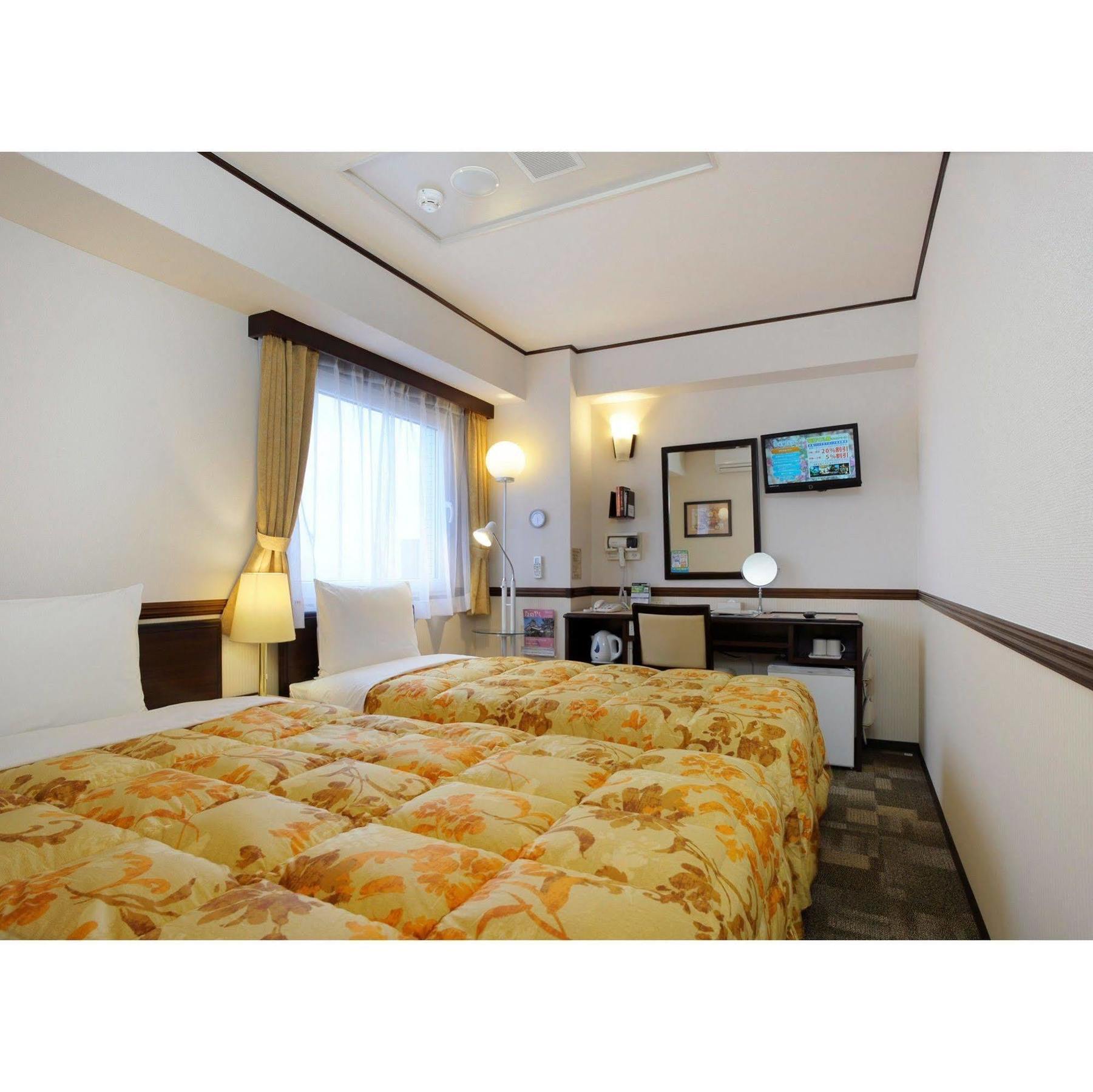Toyoko Inn Nagoya-Eki Sakuradori-Guchi Honkan Exterior photo